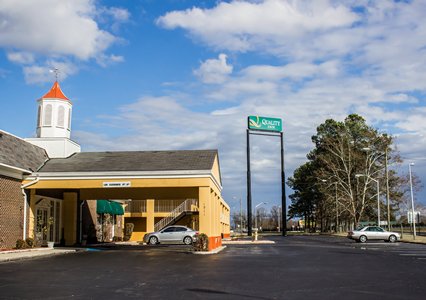 Pet Friendly Quality Inn in Dunn, North Carolina