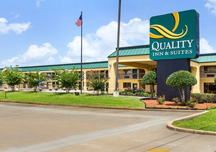 Pet Friendly Quality Inn & Suites Southwest in Jackson, Mississippi