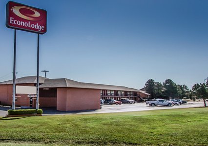 Pet Friendly Econo Lodge in Purcell, Oklahoma