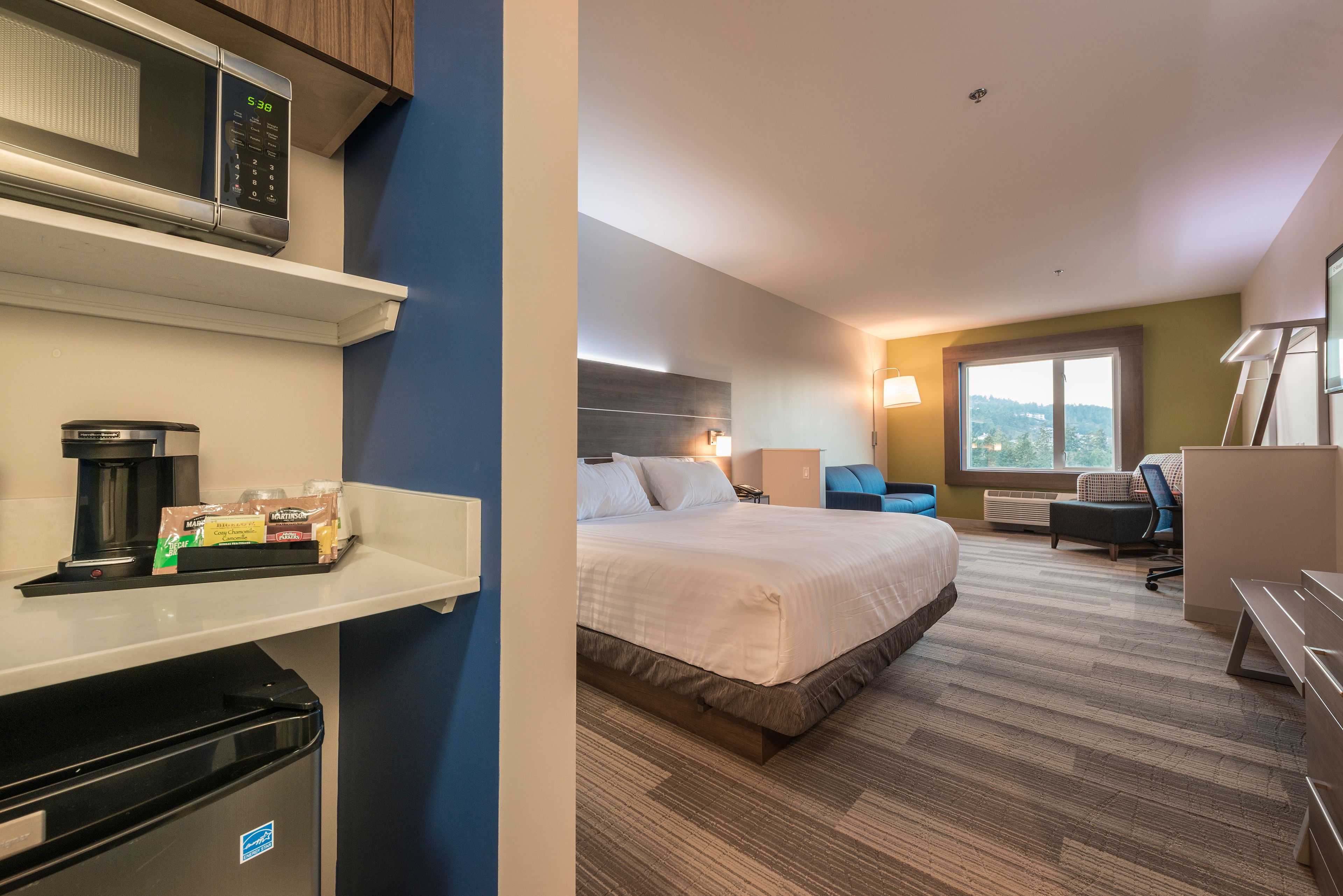 Pet Friendly Holiday Inn Express & Suites Victoria - Colwood in 100 Mile House, British Columbia