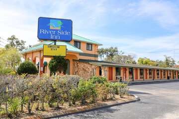 Pet Friendly River Side Inn in New Port Richey, Florida
