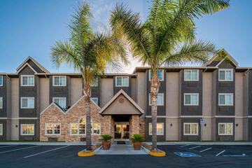 Pet Friendly Microtel Inn And Suites Tracy in Tracy, California