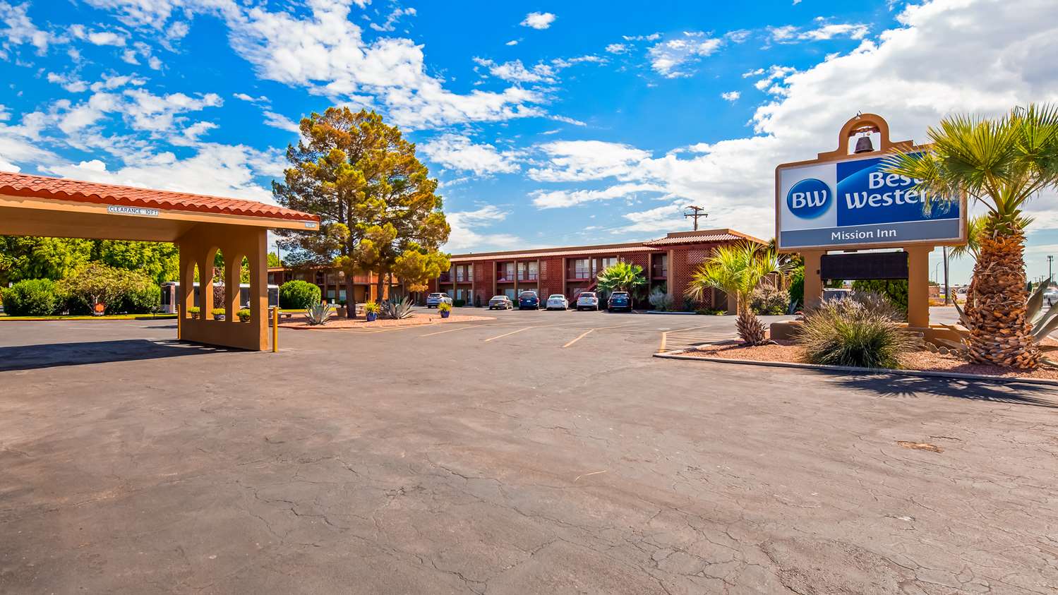 Pet Friendly Best Western Mission Inn in Las Cruces, New Mexico
