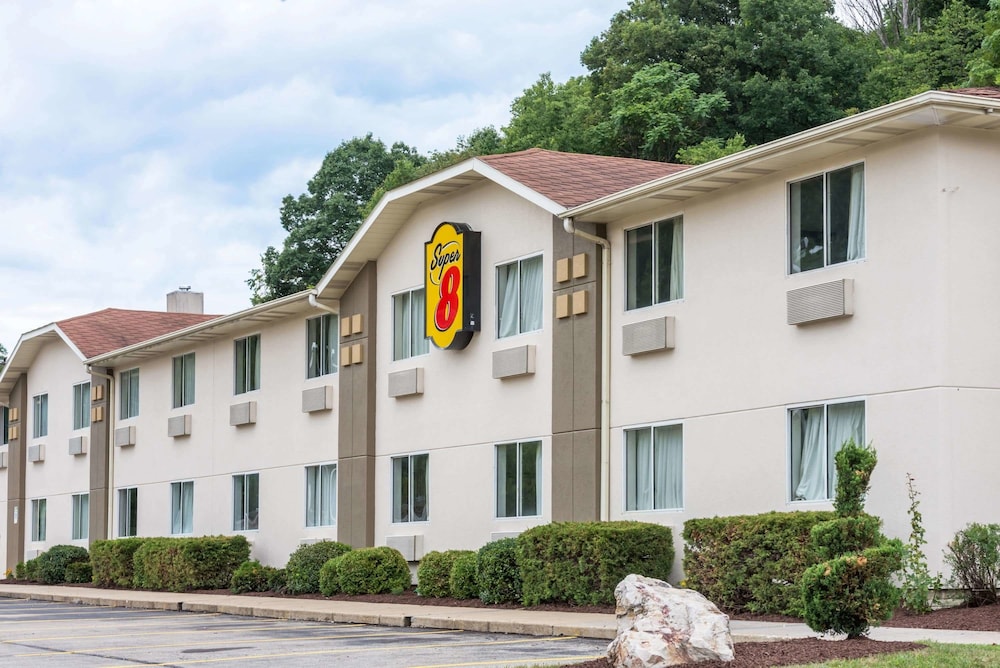 Pet Friendly Super 8 Pittsburgh/Monroeville in Pittsburgh, Pennsylvania