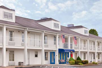 Pet Friendly Baymont Inn And Suites Tullahoma, TN in Tullahoma, Tennessee