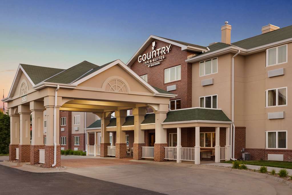 Pet Friendly Country Inn & Suites By Radisson Lincoln North in Lincoln, Nebraska