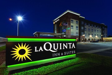 Pet Friendly La Quinta Inn & Suites Wichita Airport in Wichita, Kansas