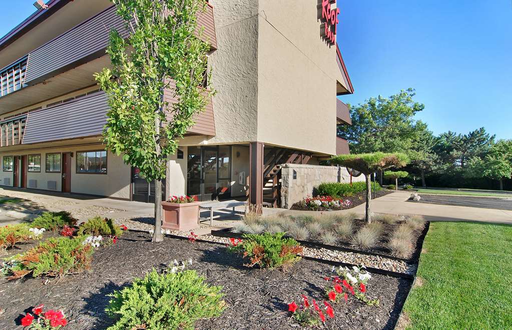 Pet Friendly Red Roof Inn Akron South in Akron, Ohio
