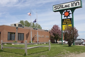 Pet Friendly Sunlac Inn in Lakota, North Dakota