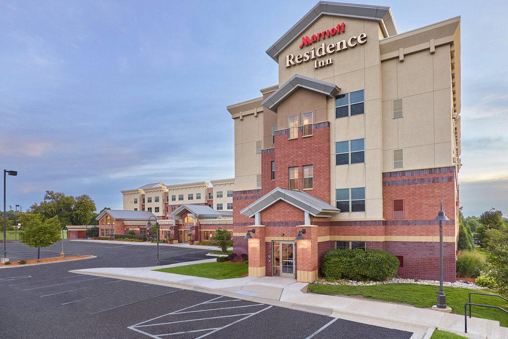Pet Friendly Residence Inn By Marriott Minneapolis Plymouth in Plymouth, Minnesota