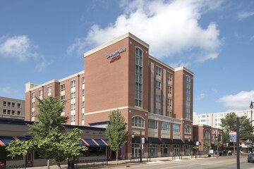 Pet Friendly Towneplace Suites By Marriott Champaign Urbana/campustown in Champaign, Illinois