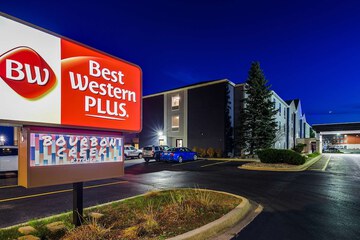 Pet Friendly Best Western Plus Bourbonnais Hotel & Suites in Bourbonnais, Illinois