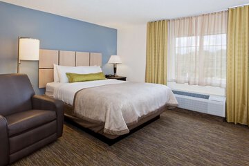 Pet Friendly Sonesta Simply Suites Knoxville in Knoxville, Tennessee
