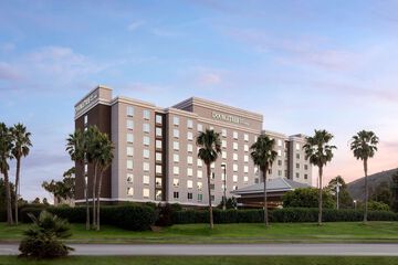 Pet Friendly DoubleTree by Hilton San Francisco Airport North Bayfront in Brisbane, California