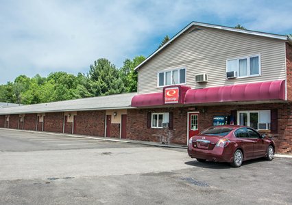 Pet Friendly Econo Lodge in Hornell, New York
