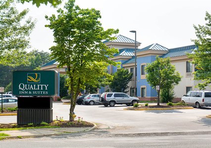 Pet Friendly Quality Inn & Suites Quantico in Stafford, Virginia