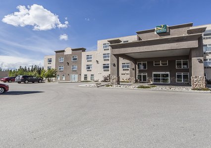 Pet Friendly Quality Inn & Suites in Hinton, Alberta