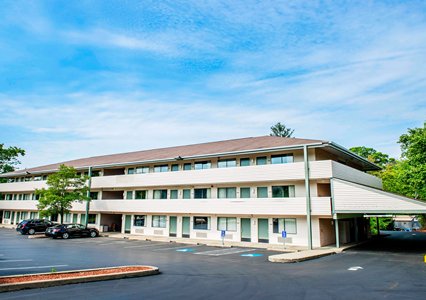 Pet Friendly Quality Inn & Suites North in Gibsonia, Pennsylvania