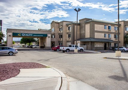 Pet Friendly Quality Inn & Suites in Yuma, Arizona