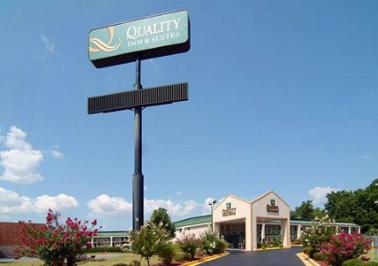 Pet Friendly Quality Inn & Suites Macon North in Macon, Georgia