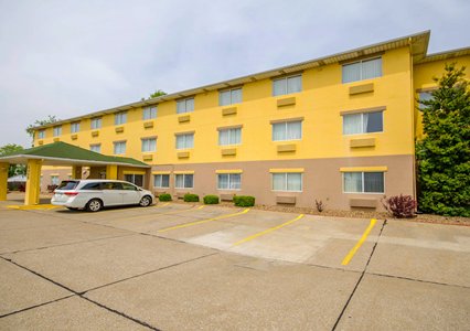 Pet Friendly Quality Inn East in Evansville, Indiana