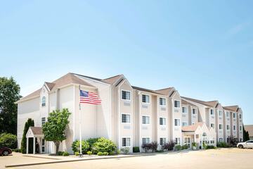 Pet Friendly Microtel Inn And Suites Springfield in Springfield, Illinois