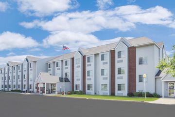 Pet Friendly Microtel Inn And Suites Fond Du Lac in Fond Du Lac, Wisconsin