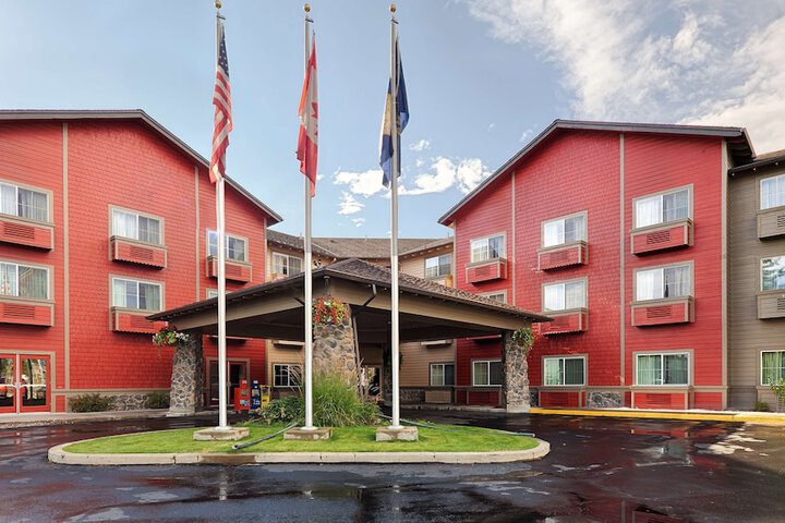Pet Friendly Best Western Rocky Mountain Lodge in Whitefish, Montana