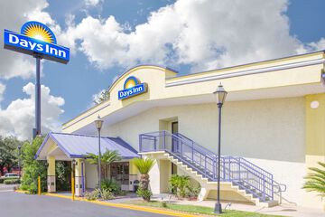 Pet Friendly Days Inn by Wyndham Tallahassee University Center in Tallahassee, Florida