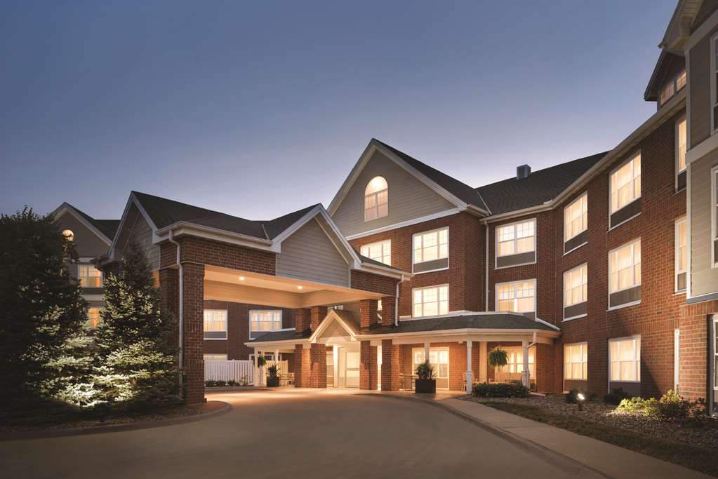 Pet Friendly Country Inn & Suites By Radisson Des Moines West in Clive, Iowa