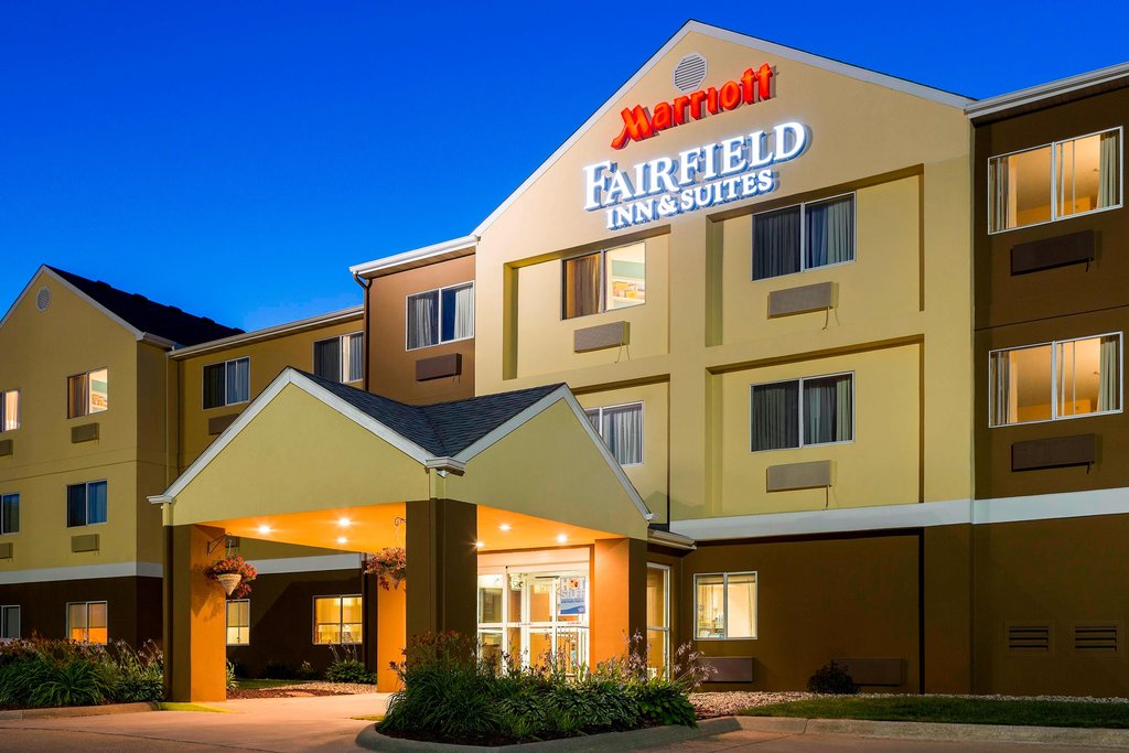 Pet Friendly Fairfield Inn & Suites By Marriott Oshkosh in Oshkosh, Wisconsin