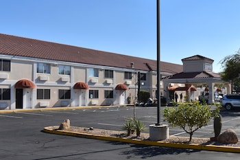 Pet Friendly Motel 6 Apache Junction in Apache Junction, Arizona