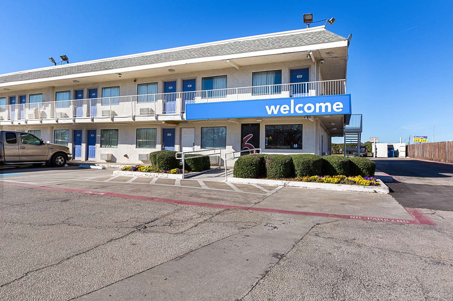 Pet Friendly Motel 6 Dallas - Irving in Irving, Texas
