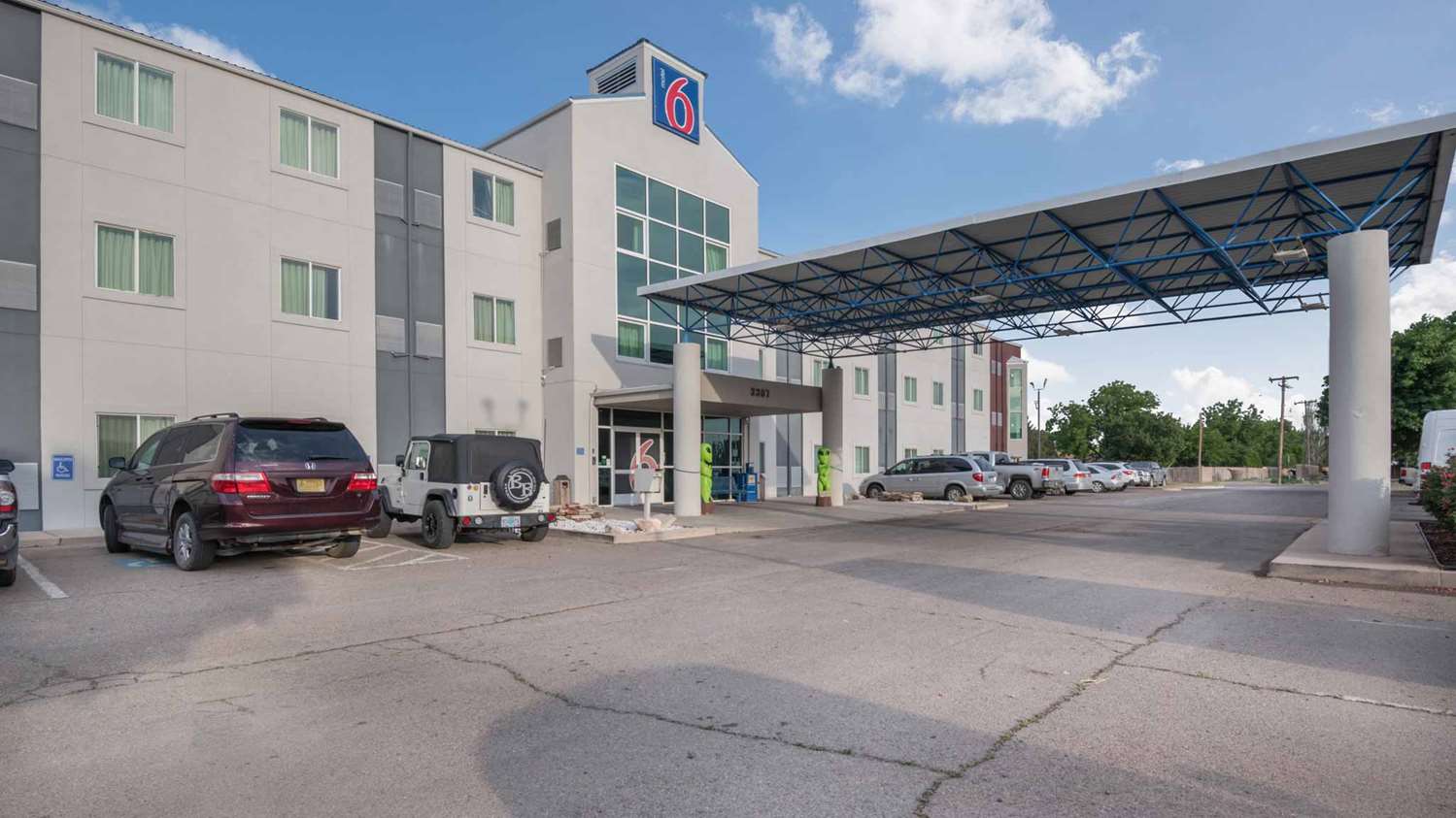Pet Friendly Motel 6 Roswell in Roswell, New Mexico