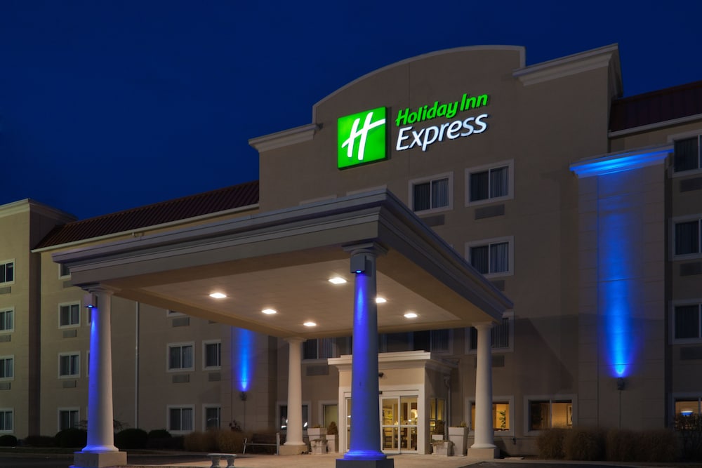 Pet Friendly Holiday Inn Express Evansville - West in Evansville, Indiana