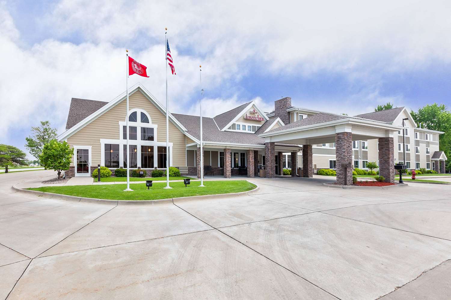 Pet Friendly AmericInn Lodge & Suites Monmouth in Monmouth, Illinois