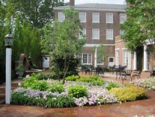 Pet Friendly The Tidewater Inn in Easton, Maryland