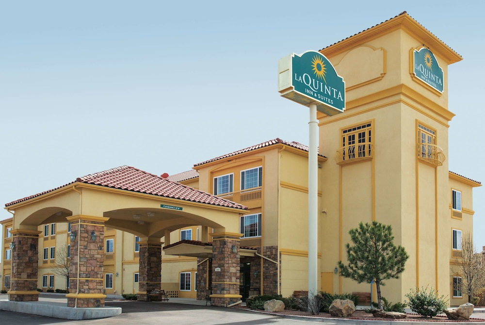 Pet Friendly La Quinta Inn & Suites Gallup in Gallup, New Mexico