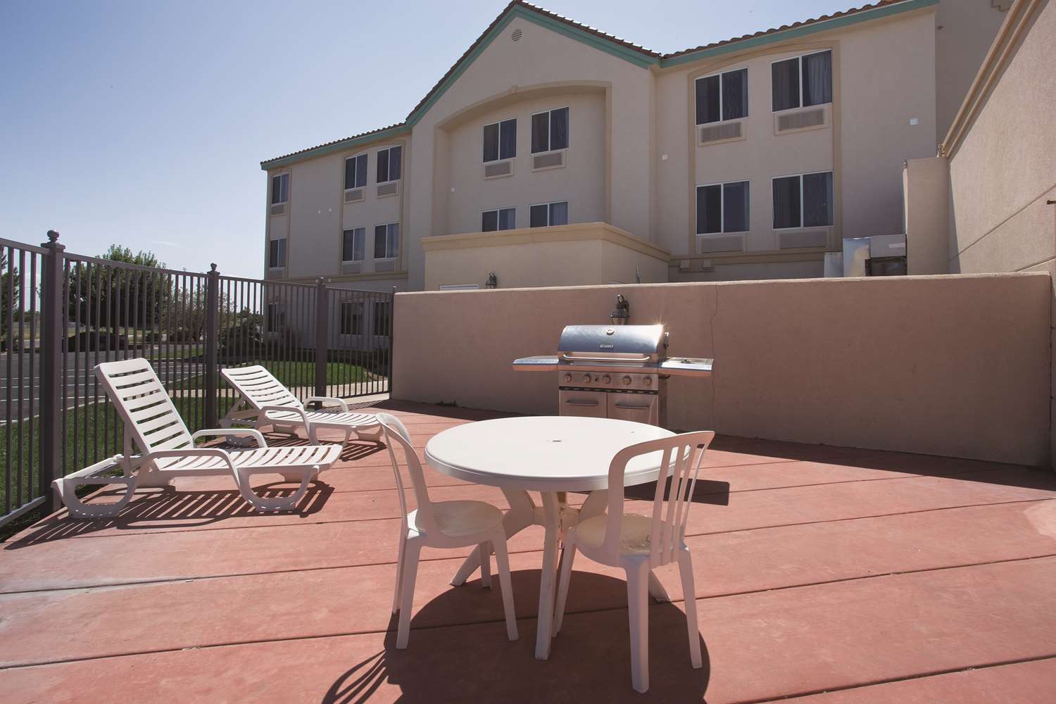 Pet Friendly La Quinta Inn & Suites Roswell in Roswell, New Mexico