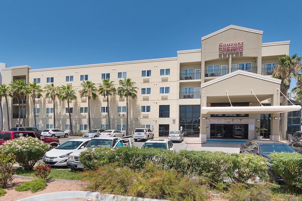 Pet Friendly Comfort Suites Beachside in South Padre Island, Texas