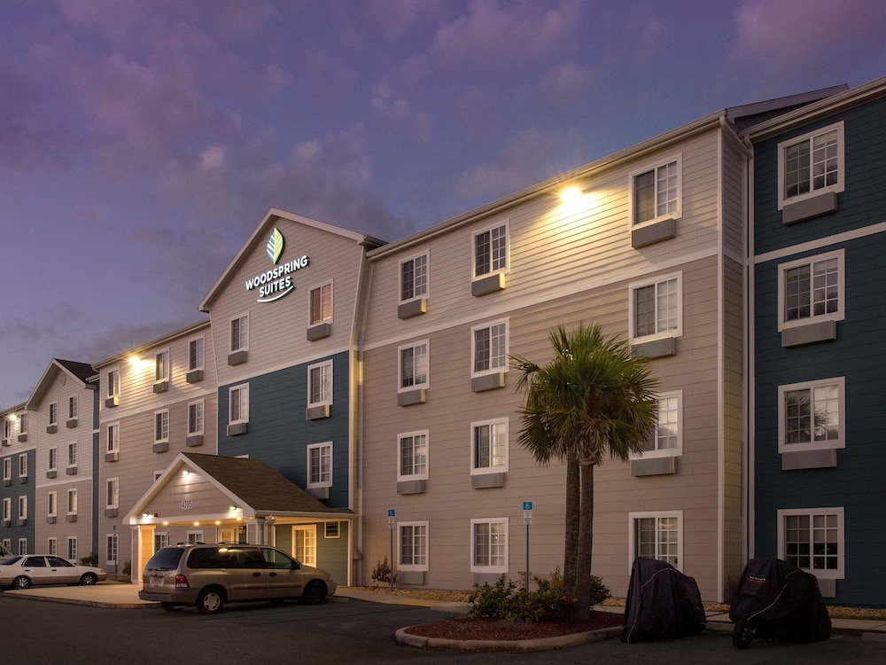 Pet Friendly WoodSpring Suites Fort Myers Southeast in Fort Myers, Florida