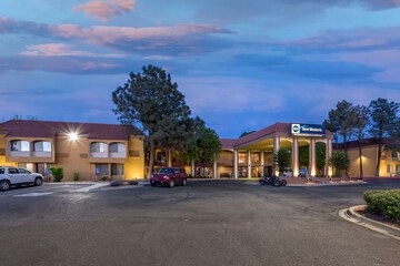 Pet Friendly Best Western Airport Albuquerque Inn Suites Hotel & Suites in Albuquerque, New Mexico