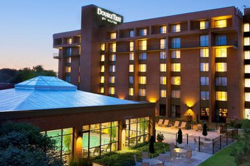 Pet Friendly DoubleTree by Hilton Hotel Syracuse in East Syracuse, New York