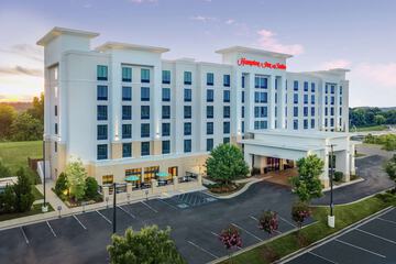 Pet Friendly Hampton Inn & Suites Chattanooga / Hamilton Place in Chattanooga, Tennessee