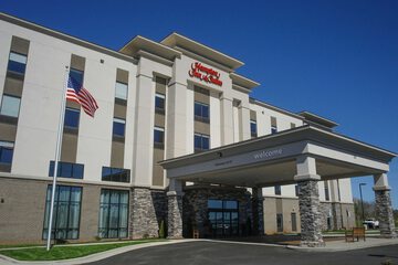 Pet Friendly Hampton Inn & Suites Forest City in Forest City, North Carolina