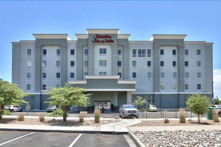 Pet Friendly Hampton Inn & Suites Albuquerque North / I 25 in Albuquerque, New Mexico