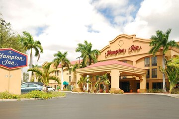 Pet Friendly Hampton Inn Fort Myers Airport & I 75 in Fort Myers, Florida