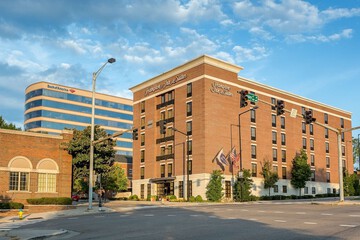 Pet Friendly Hampton Inn & Suites Knoxville Downtown in Knoxville, Tennessee