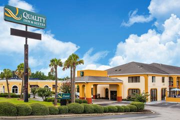 Pet Friendly Quality Inn & Suites in Orangeburg, South Carolina