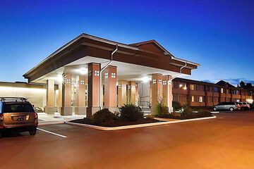 Pet Friendly Quality Inn & Suites East Syracuse Carrier Circle in East Syracuse, New York
